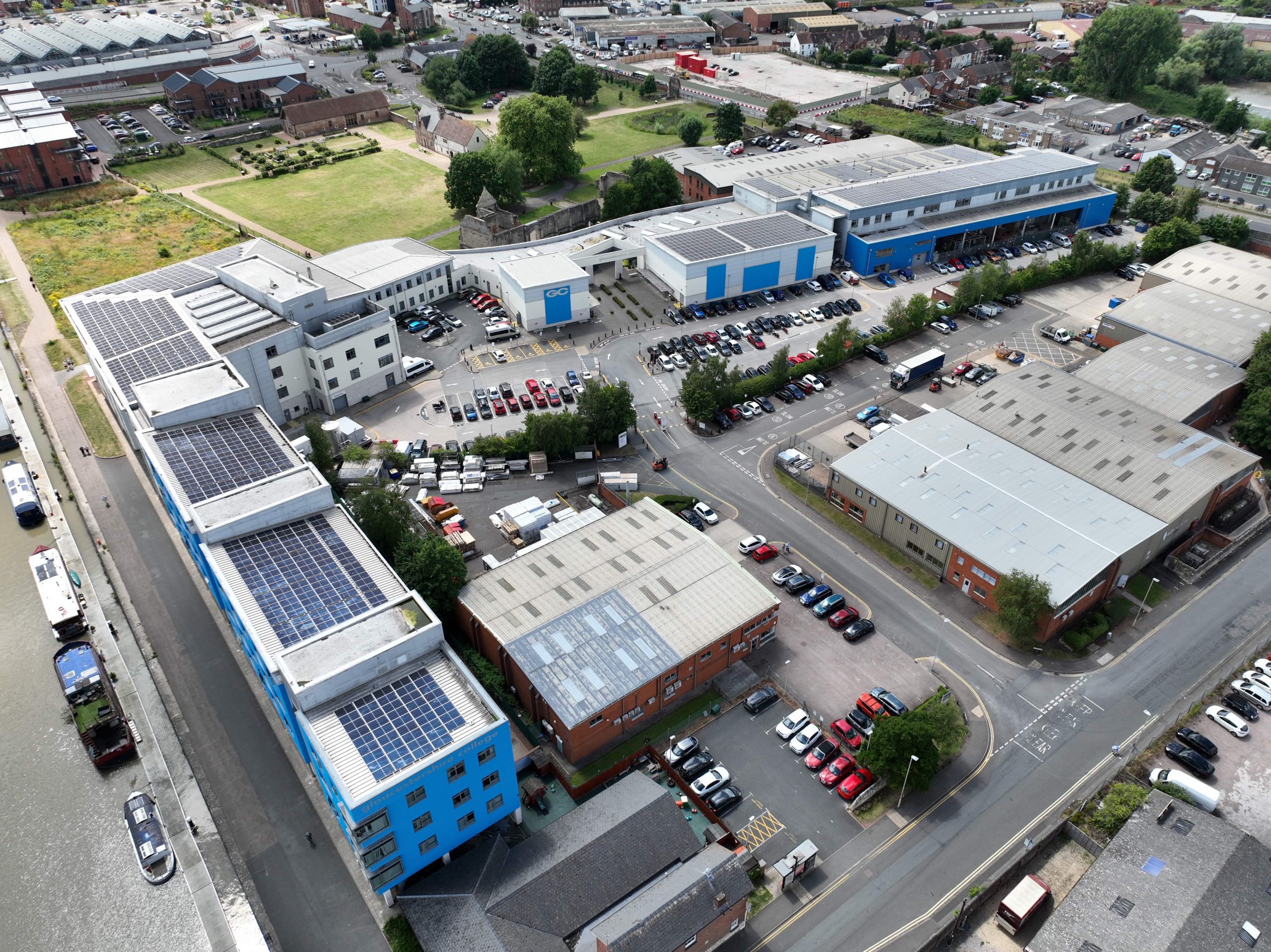 Flat college building roof equipped with solar panels